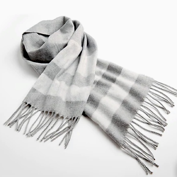 NWT Express Gray White Unisex Fringe Blanket Scarf - Picture 4 of 10
